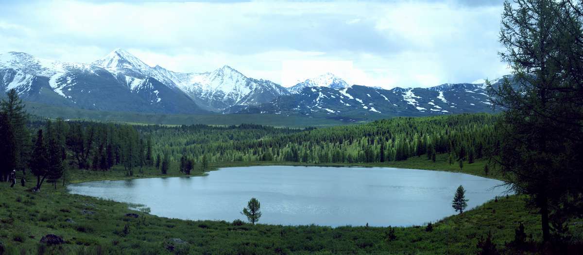 Озеро в Улаганском районе Алтая